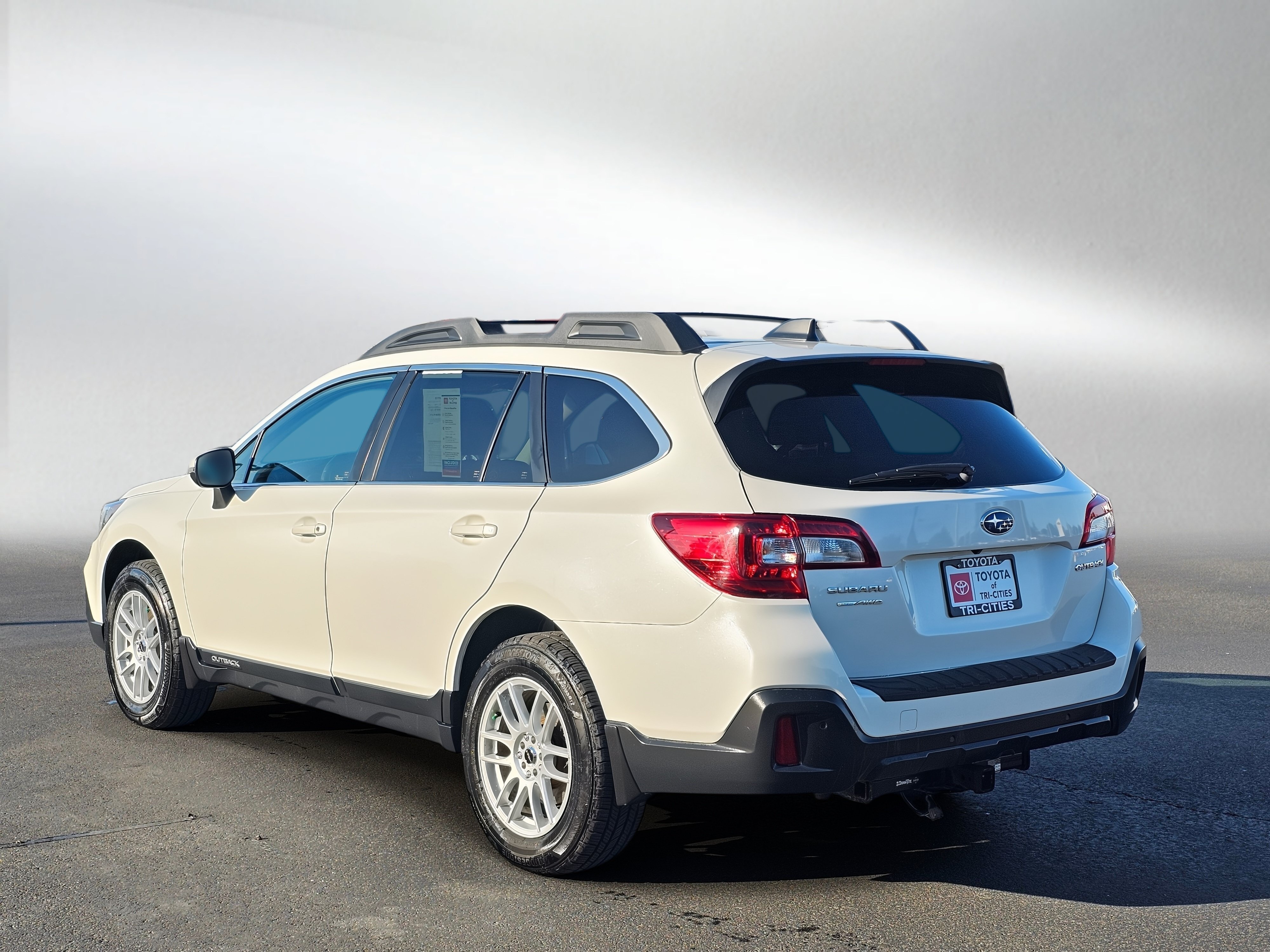 Used 2018 Subaru Outback 2.5i Limited AWD/4WD image 3