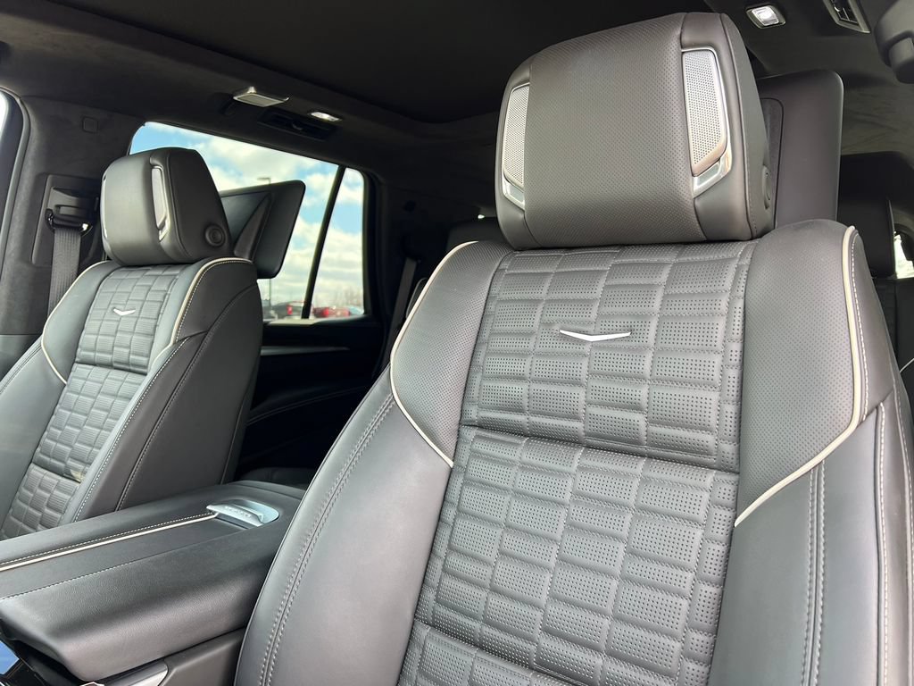 Certified 2025 Cadillac Escalade Sport Platinum w/ LPO, Floor Liner Package AWD/4WD image 17