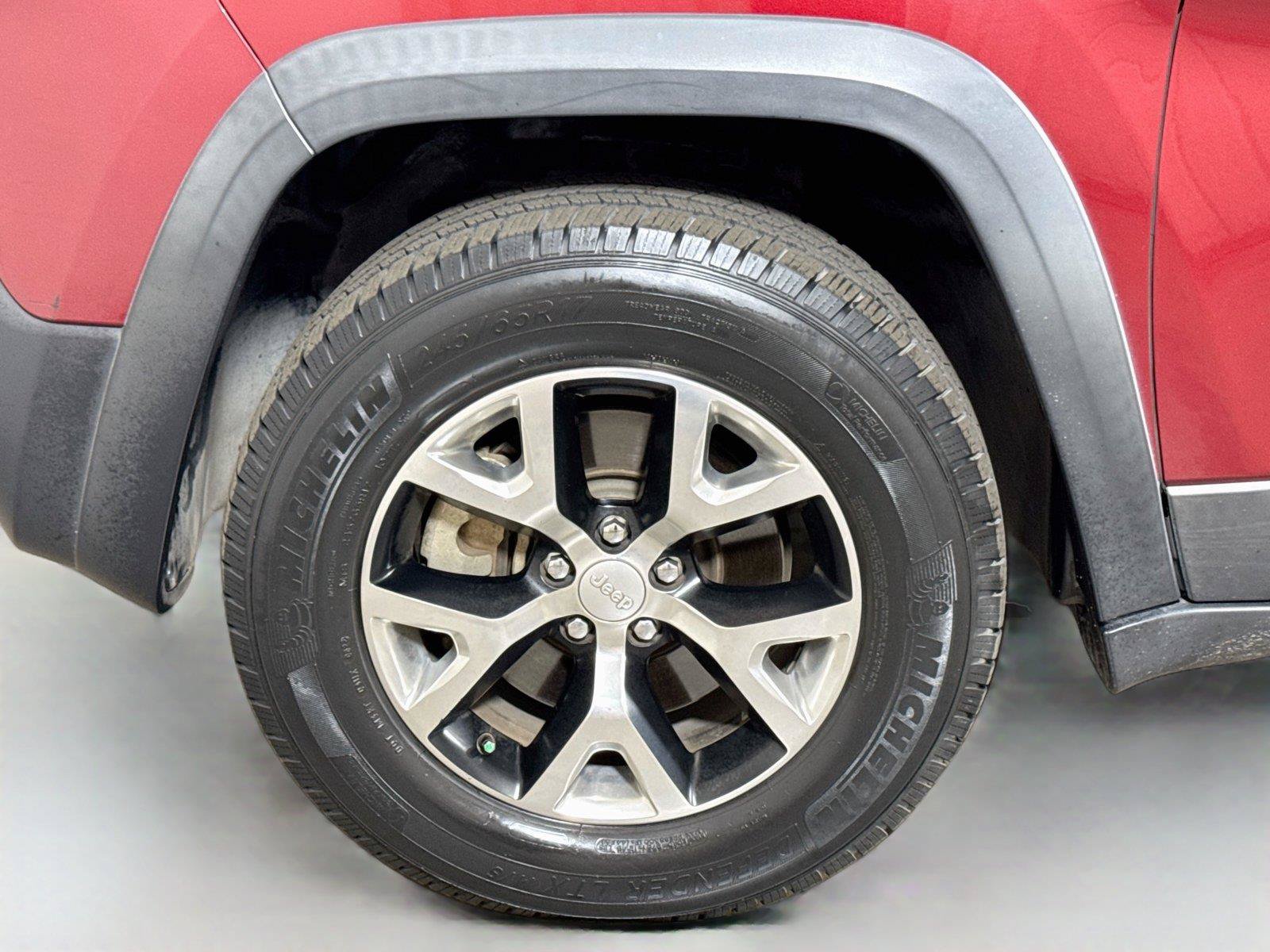 Used 2017 Jeep Cherokee Trailhawk AWD/4WD image 29