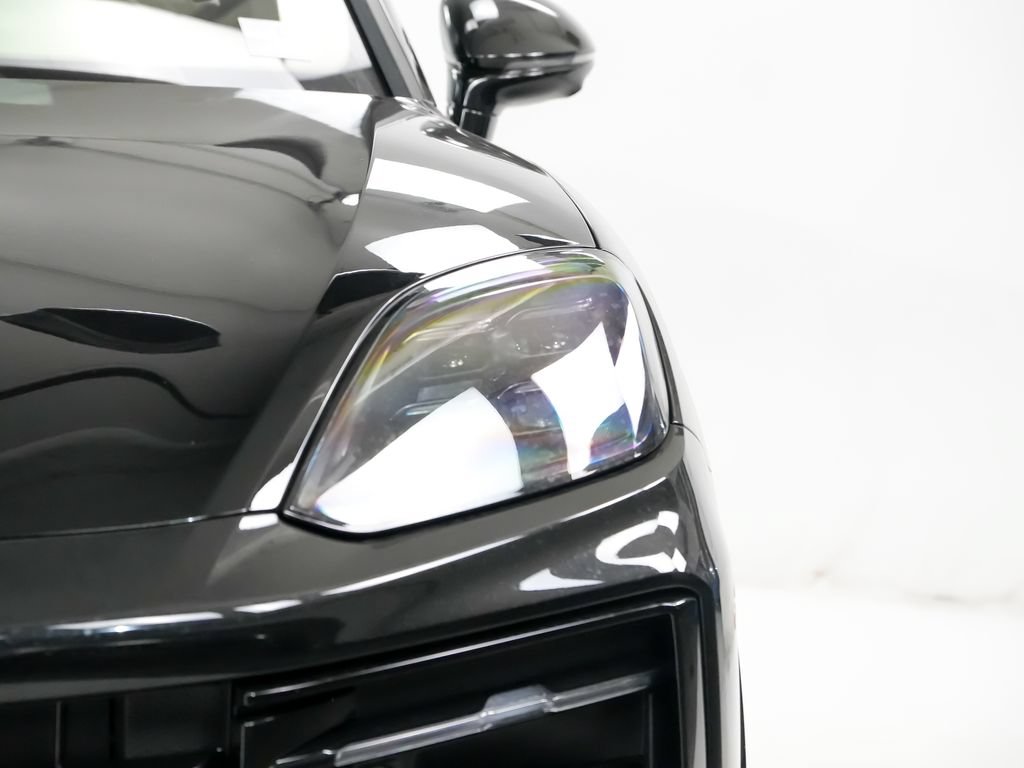 New 2026 Porsche Cayenne GTS AWD/4WD image 7