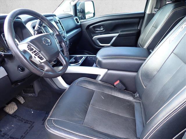 Used 2018 Nissan Titan PRO-4X w/ Pro-4x Convenience Package AWD/4WD image 10