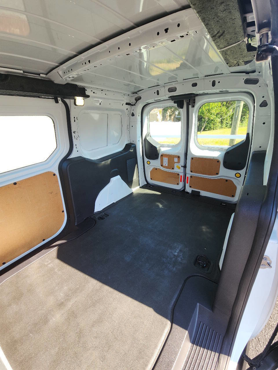 Used 2015 Ford Transit Connect XL image 27