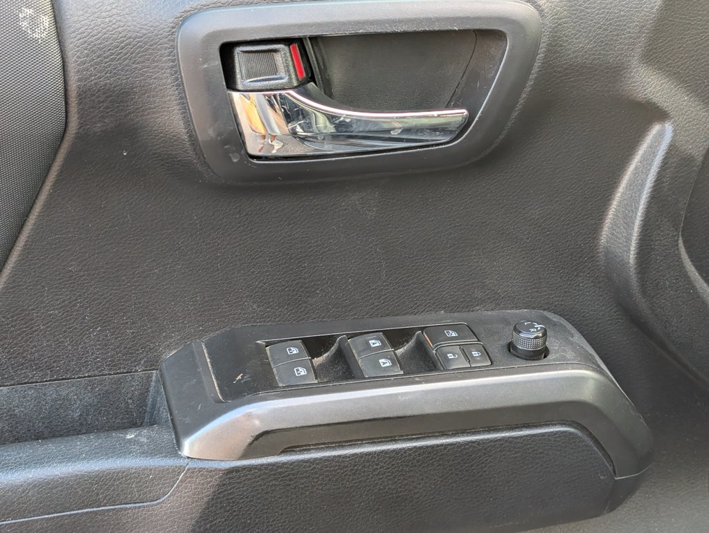 Used 2020 Toyota Tacoma TRD Off-Road AWD/4WD image 19