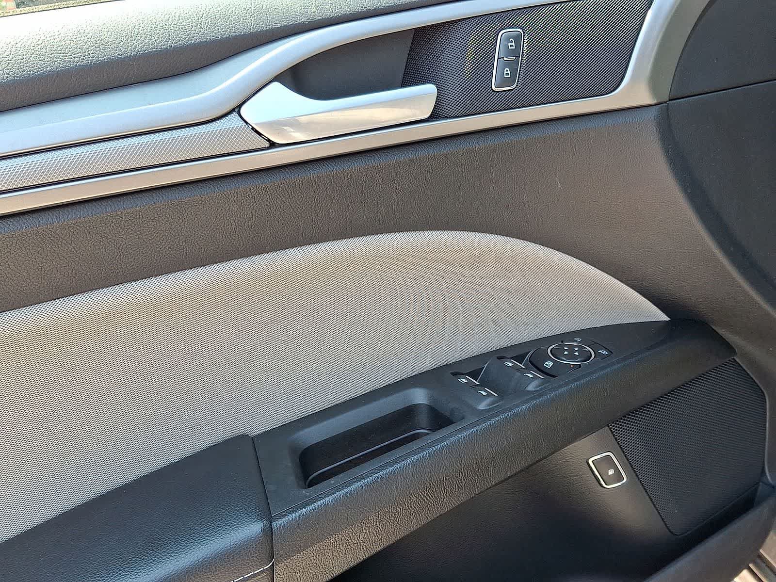 Used 2018 Ford Fusion S FWD image 27