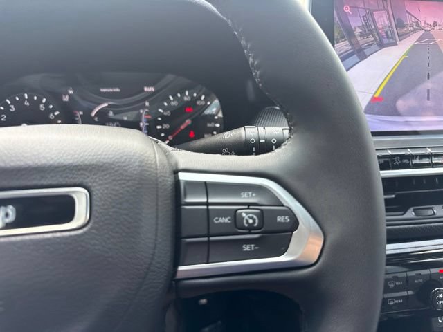 Used 2025 Jeep Compass Latitude w/ Convenience Group AWD/4WD image 24