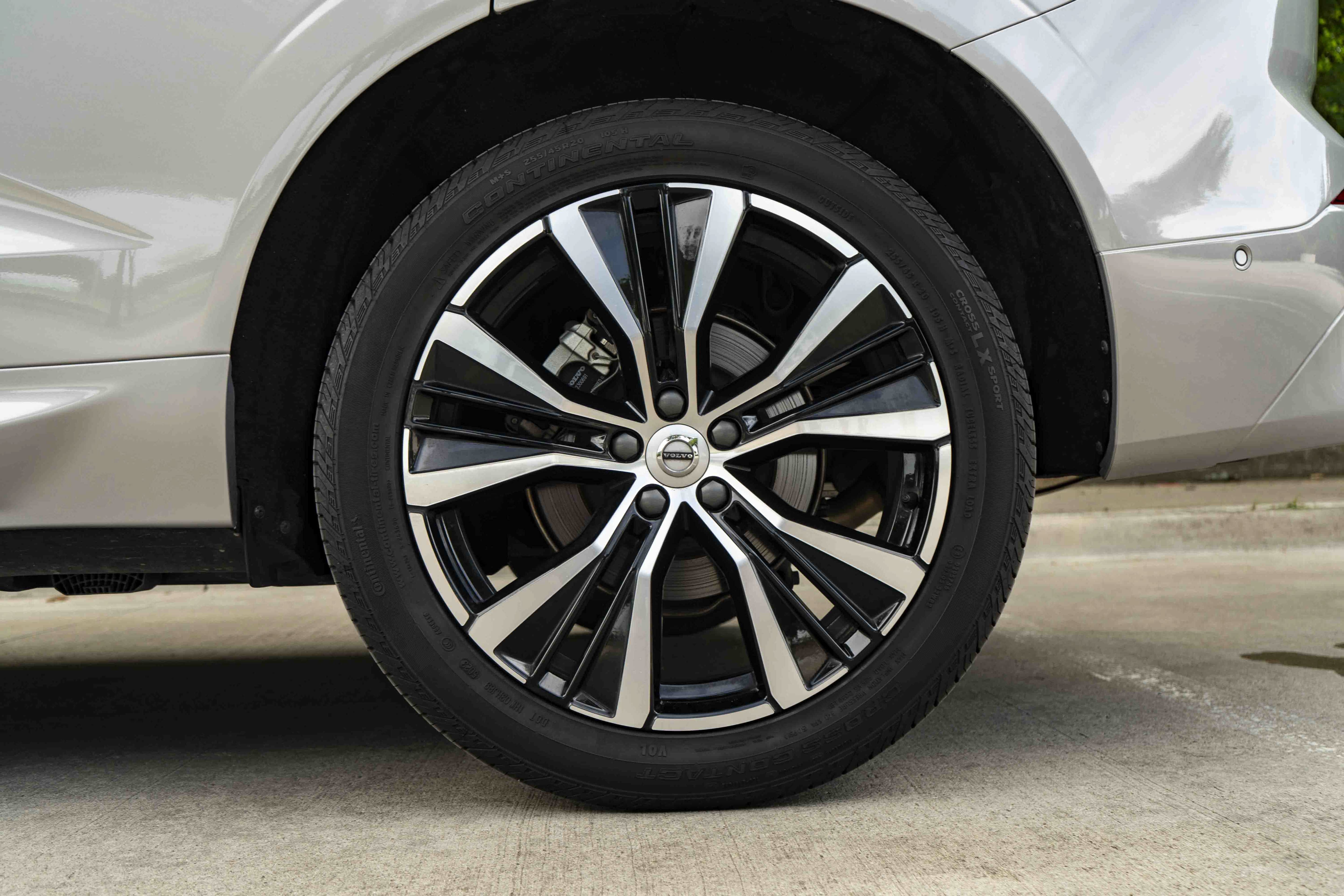 Used 2024 Volvo XC60 B5 Plus AWD/4WD image 15