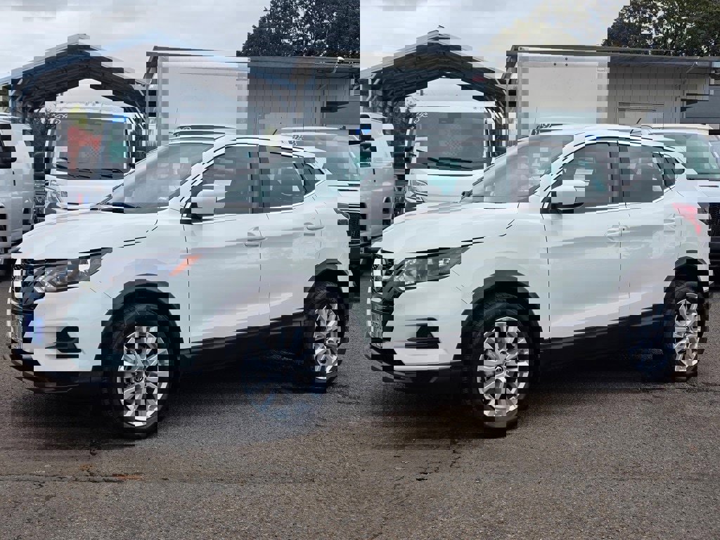 Used 2022 Nissan Rogue Sport S image 1