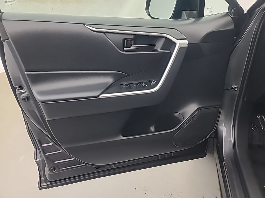 Used 2023 Toyota RAV4 LE AWD/4WD image 23