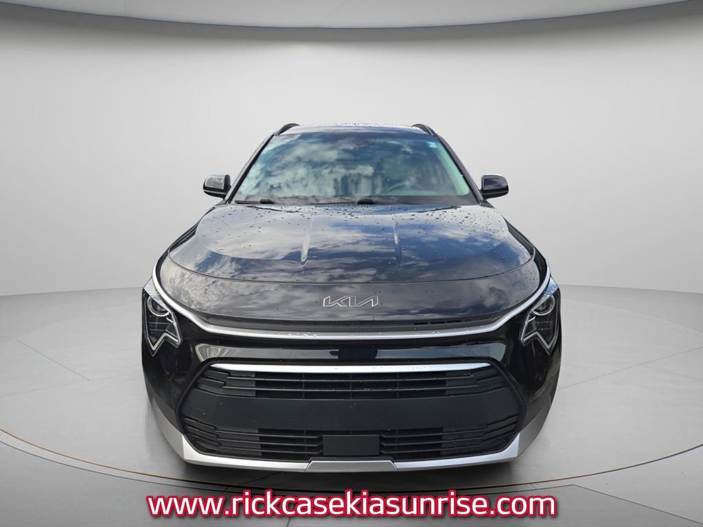 Used 2024 Kia Niro EX FWD image 3
