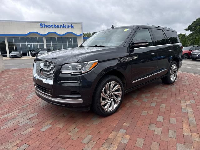 Used 2022 Lincoln Navigator Reserve AWD/4WD image 4