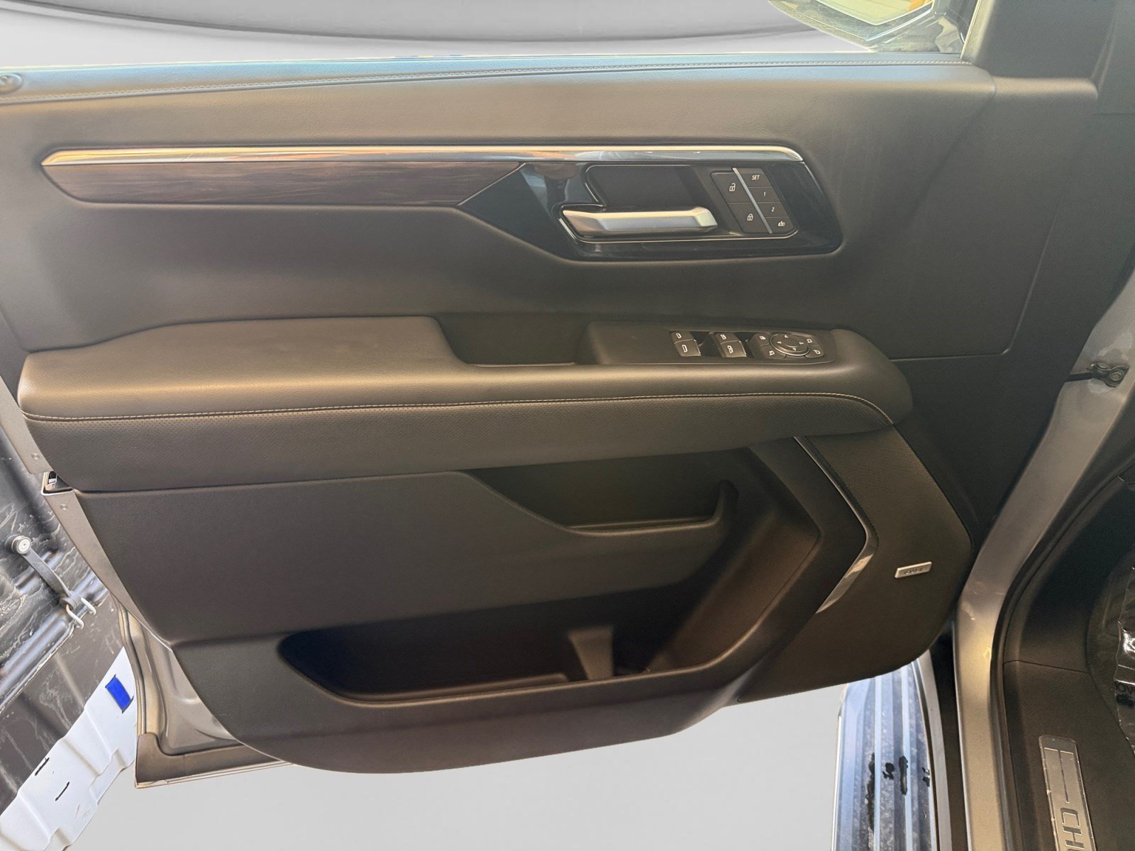 Used 2025 Chevrolet Tahoe Premier AWD/4WD image 10