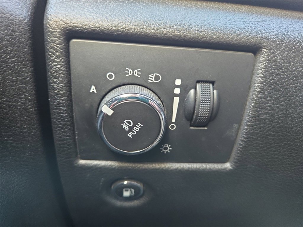 Used 2021 Jeep Grand Cherokee Laredo image 29