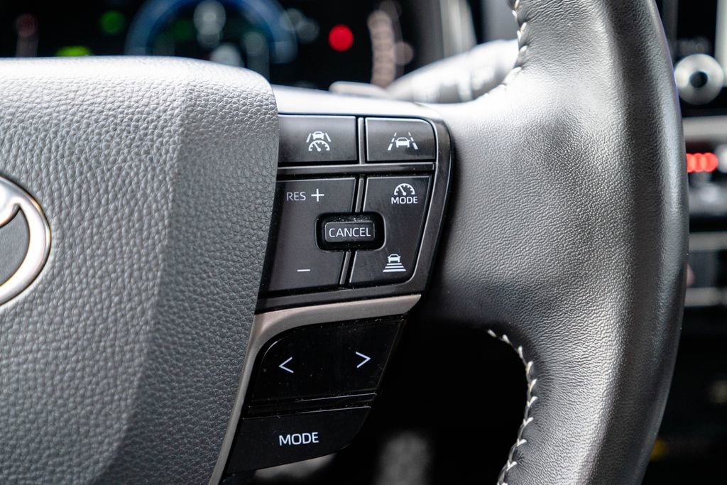 Used 2025 Toyota Camry SE w/ Convenience Package image 16