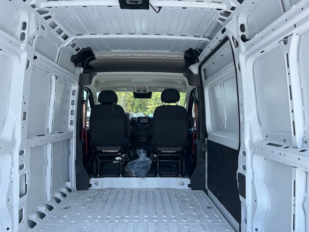 Used 2025 RAM ProMaster 2500 w/ Convenience Group image 22