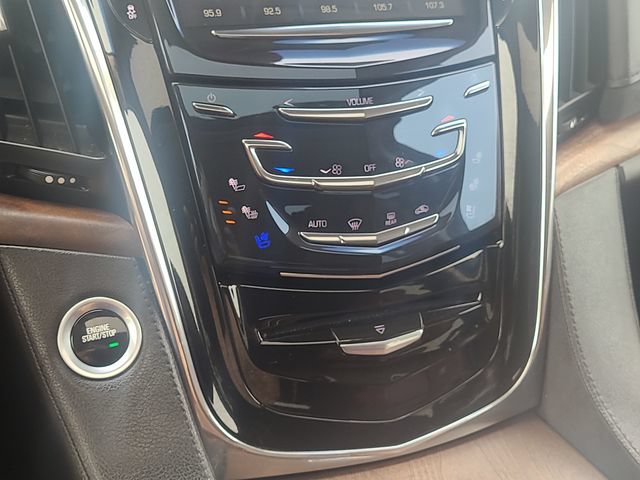 Used 2018 Cadillac Escalade Luxury AWD/4WD image 21