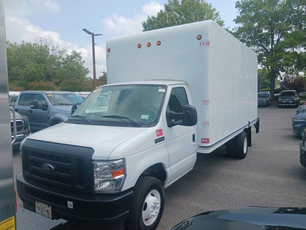 Used 2024 Ford E-450 and Econoline 450 Super Duty w/ Power Windows & Locks Group