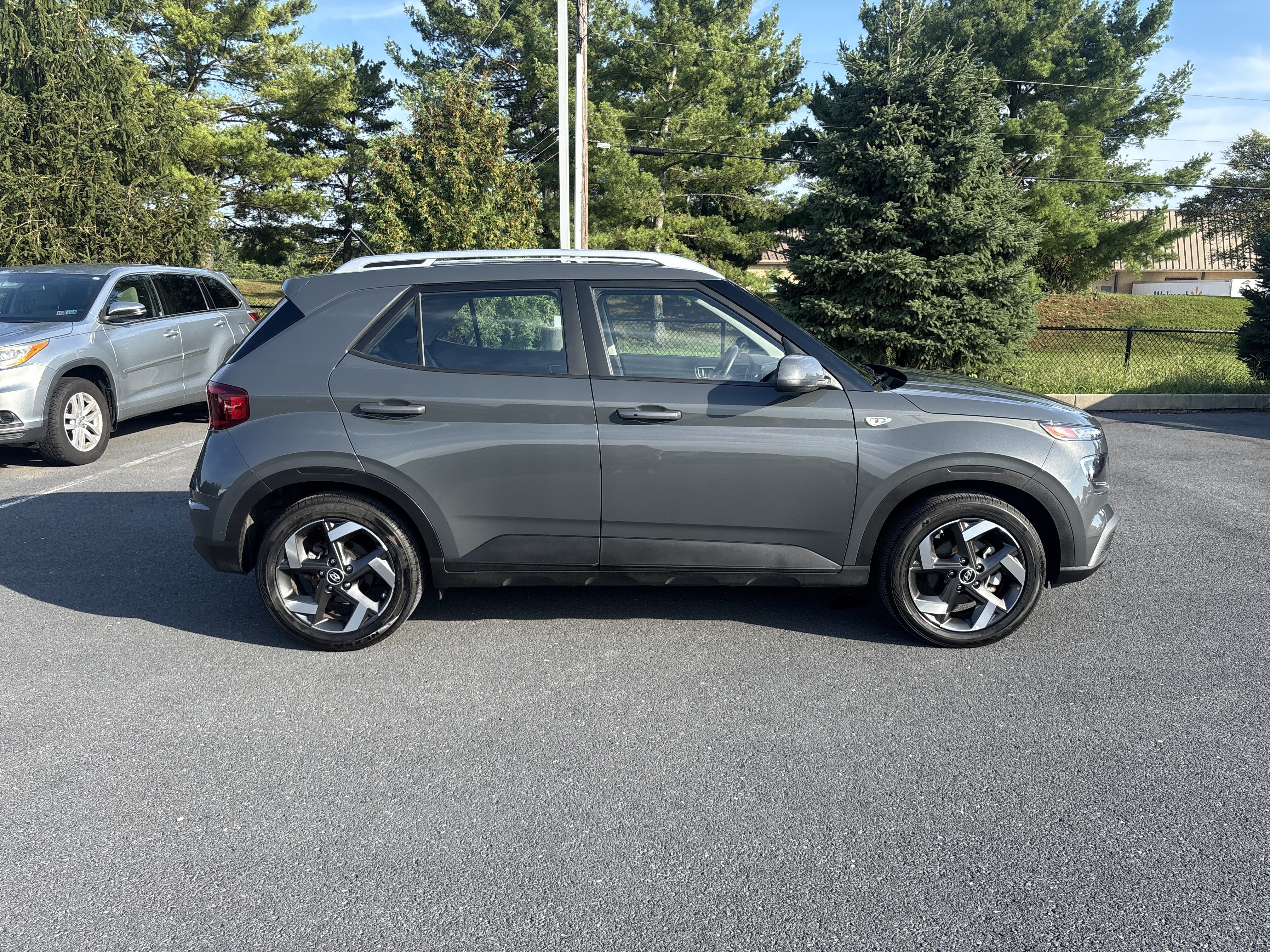 Used 2025 Hyundai Venue SEL FWD image 20