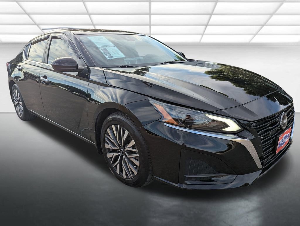 Used 2023 Nissan Altima 2.5 SV w/ SV Premium Package FWD image 1