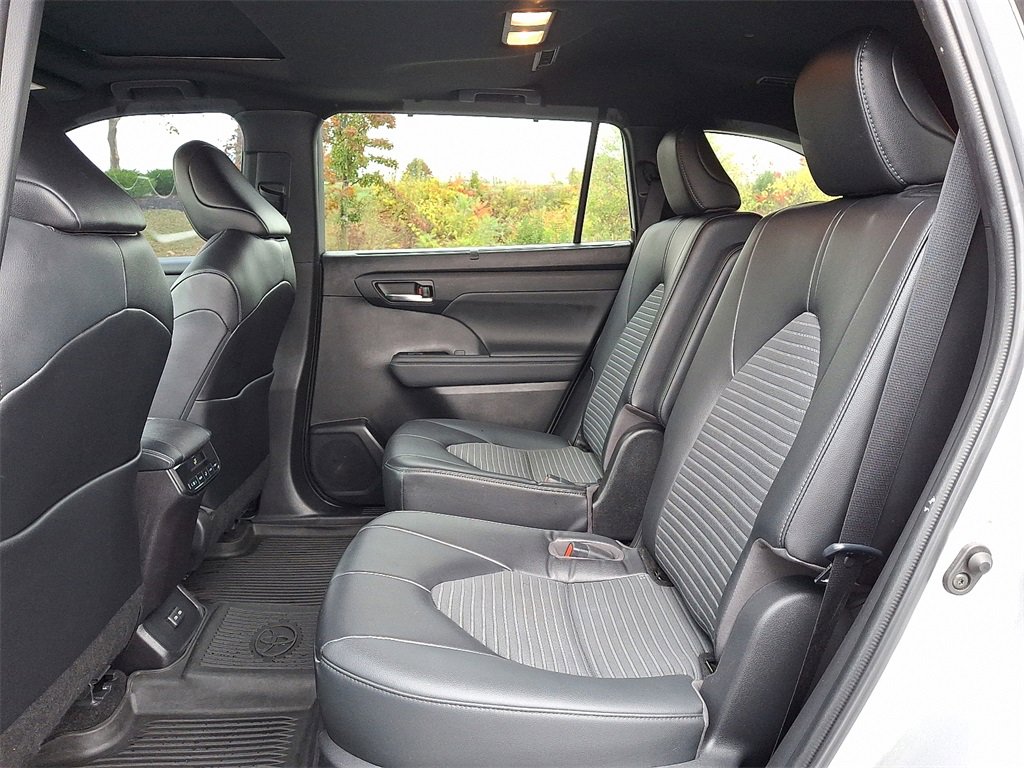 Used 2023 Toyota Highlander XSE image 12