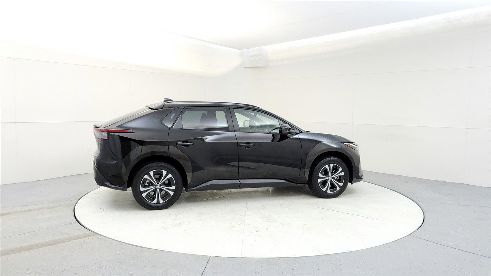 Used 2023 Toyota bZ4X XLE image 6