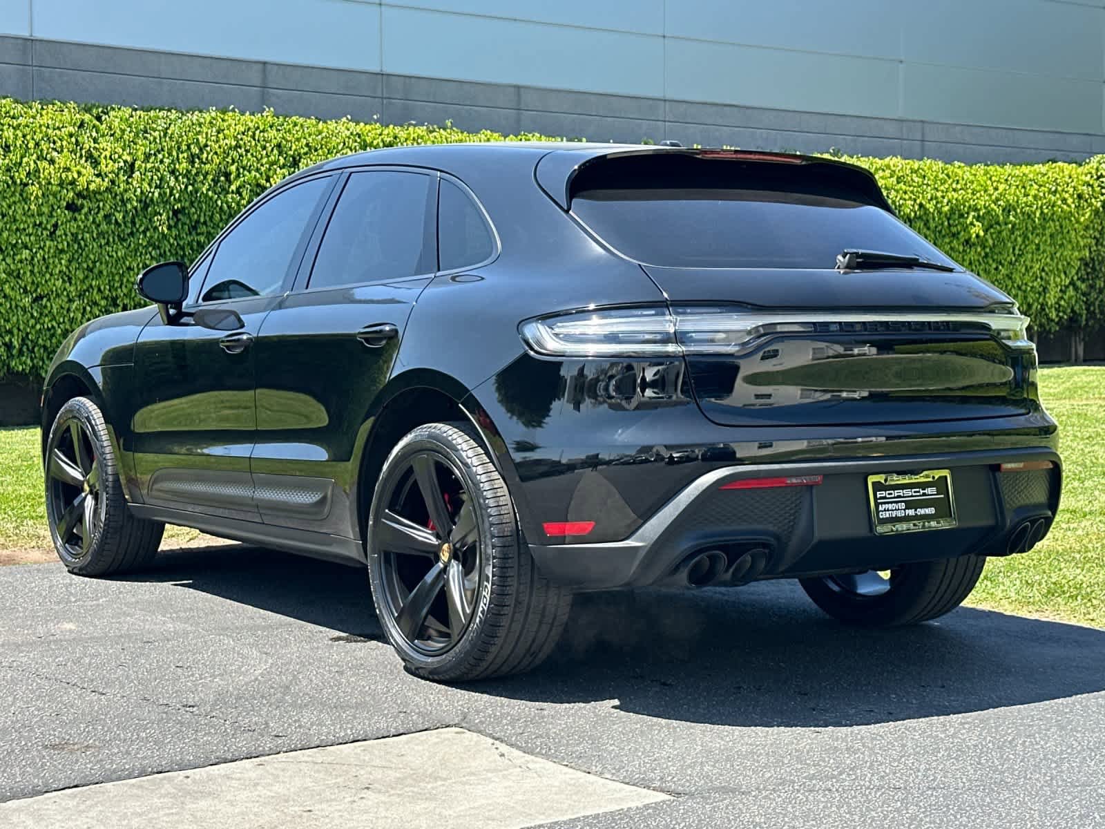 Certified 2024 Porsche Macan S AWD/4WD image 3