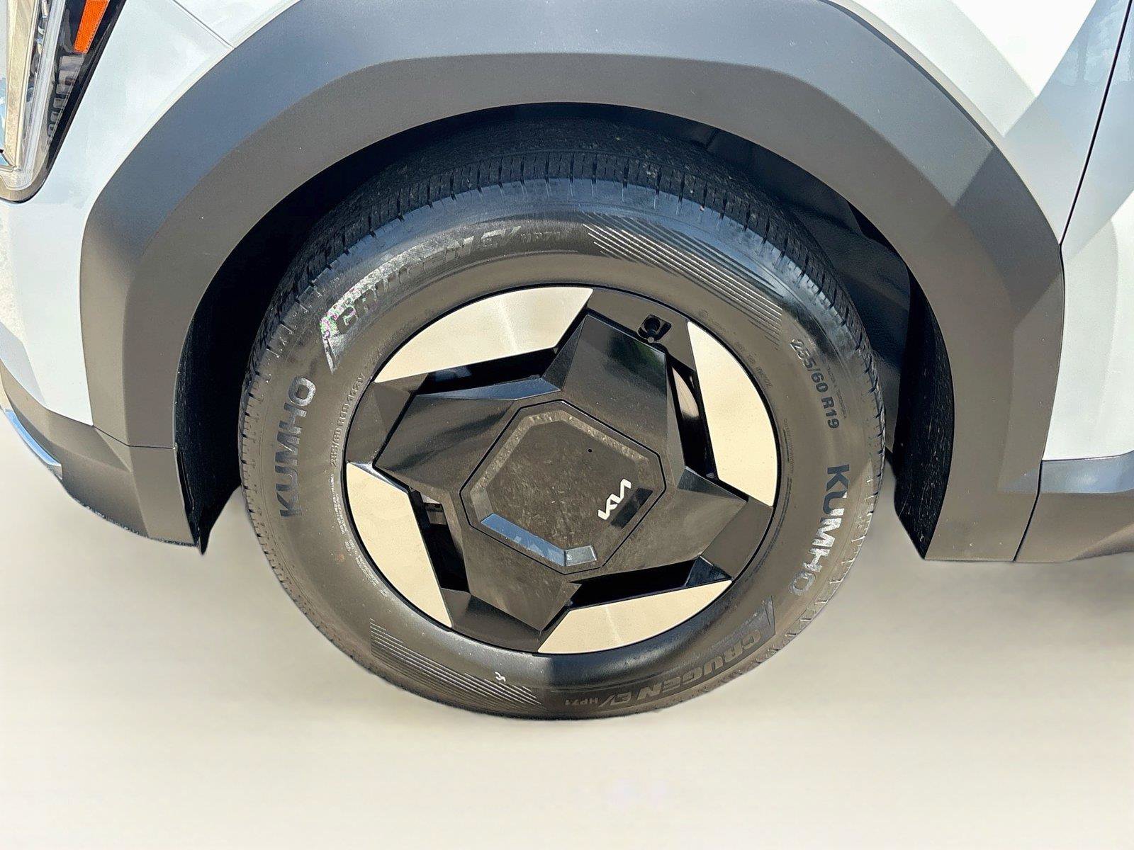 Used 2024 Kia EV9 Light Long Range RWD image 32