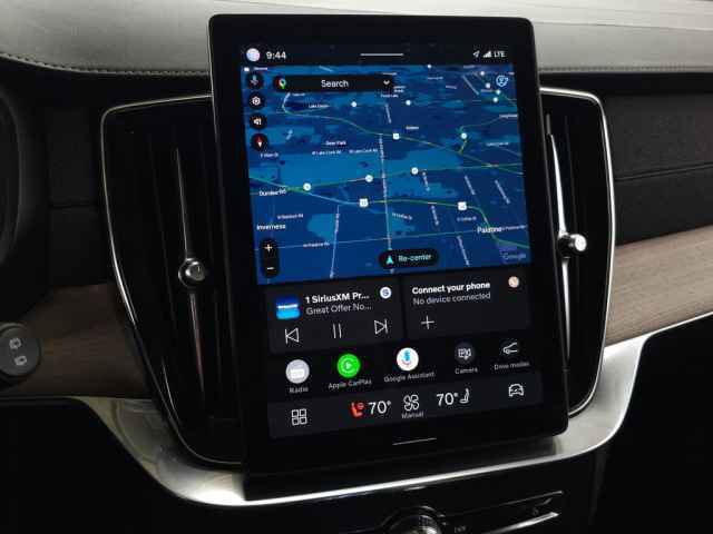 Certified 2025 Volvo XC90 B5 Plus AWD/4WD image 28
