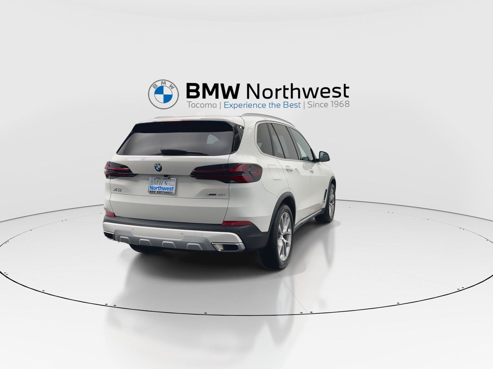 Used 2024 BMW X5 xDrive40i w/ Premium Package AWD/4WD image 3