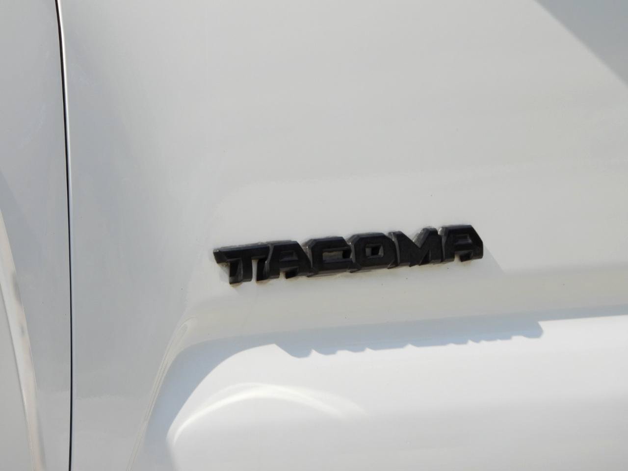 Used 2021 Toyota Tacoma SR5 RWD image 9