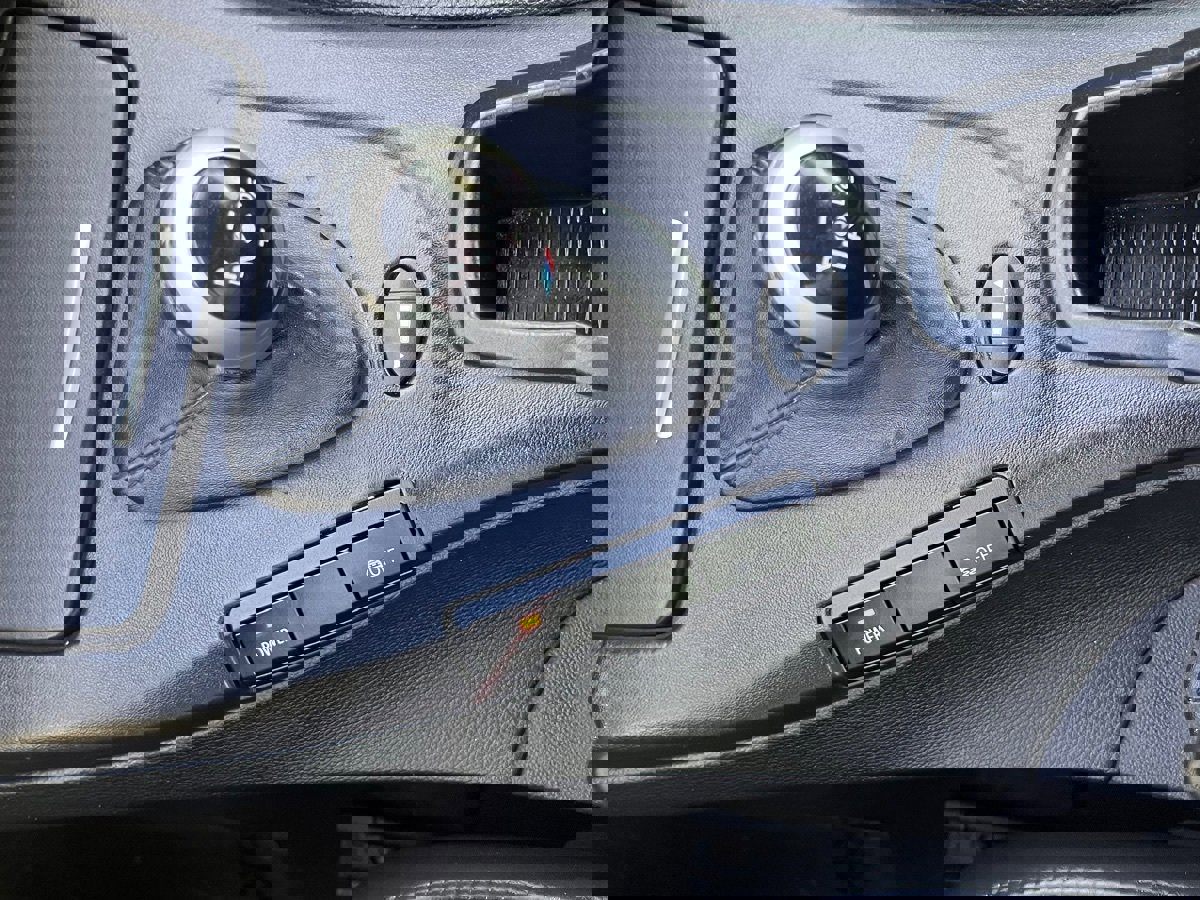 Used 2010 BMW M3 Coupe image 25