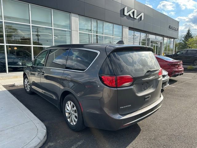 Used 2018 Chrysler Pacifica Touring Plus FWD image 3