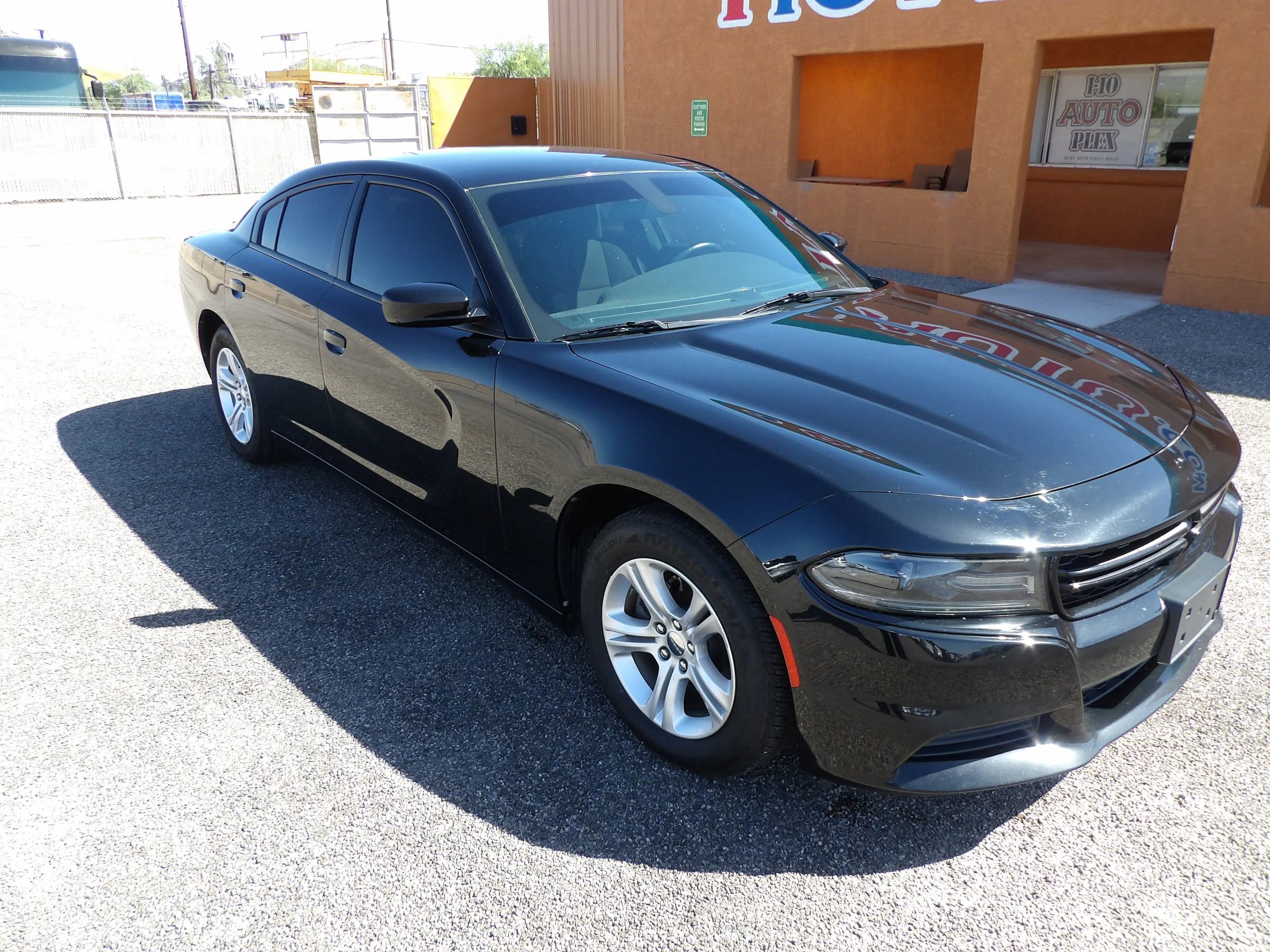 Used 2020 Dodge Charger SXT RWD image 2
