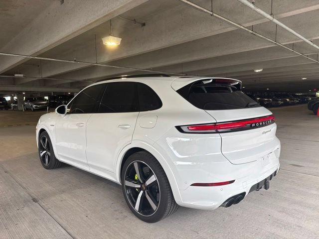 Used 2025 Porsche Cayenne S AWD/4WD image 5
