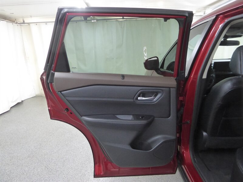 Used 2022 Nissan Rogue SV w/ SV Premium Package FWD image 29