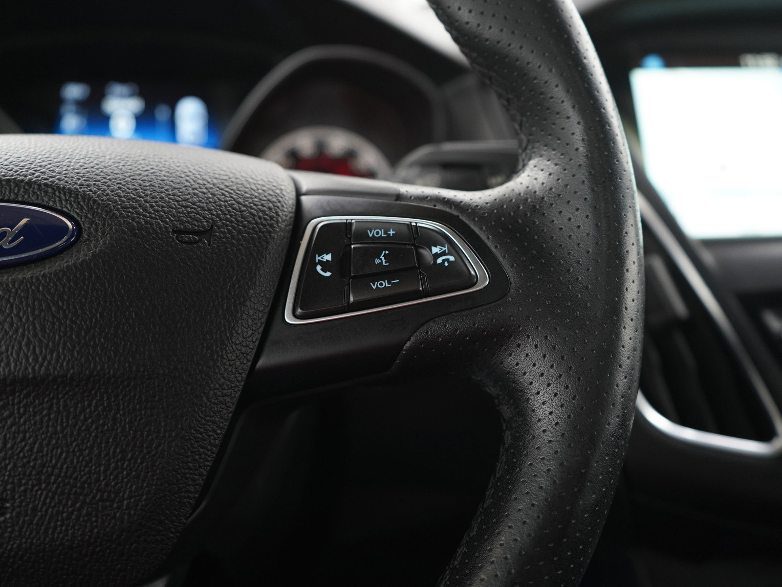 Used 2018 Ford Focus ST w/ Equipment Group 402A FWD image 26