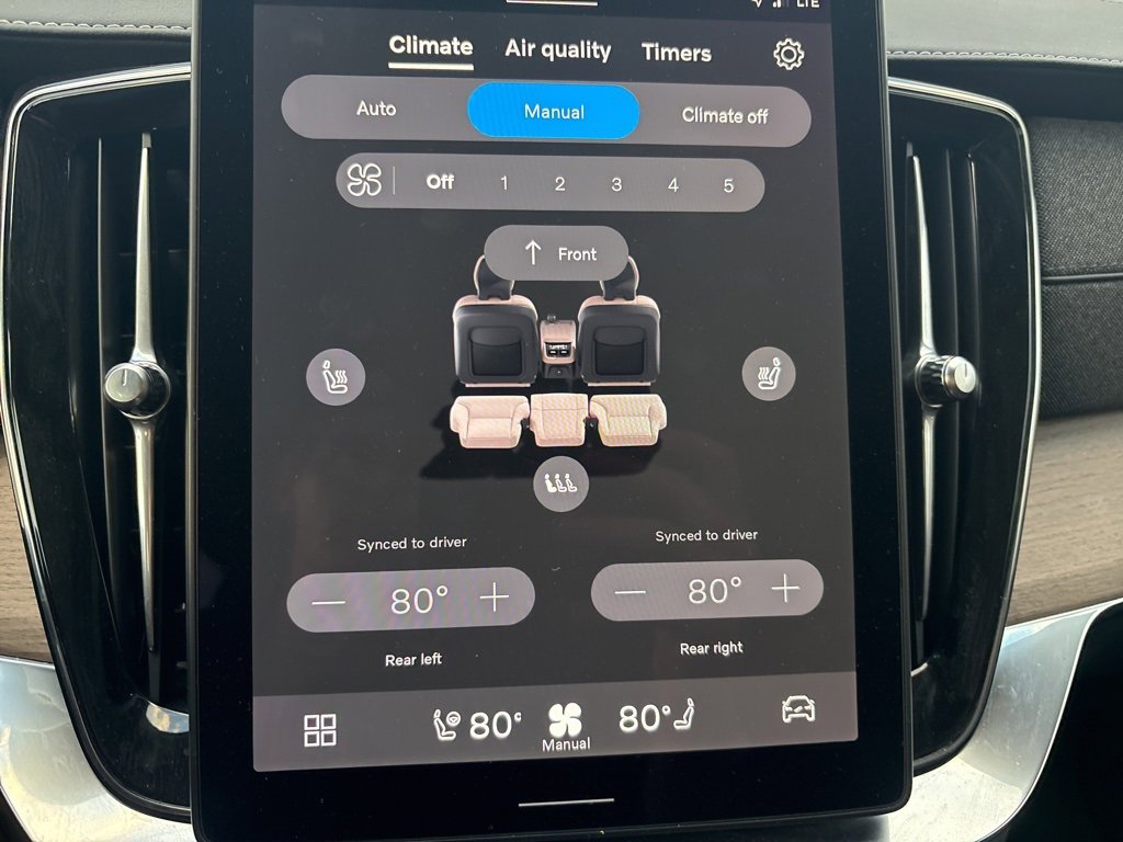 Certified 2025 Volvo XC90 B6 Plus image 27