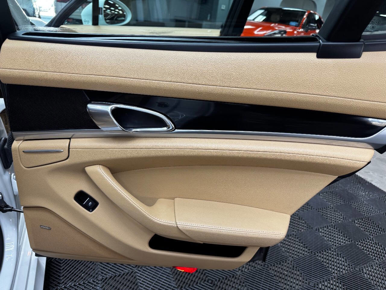 Used 2015 Porsche Panamera 4 image 51