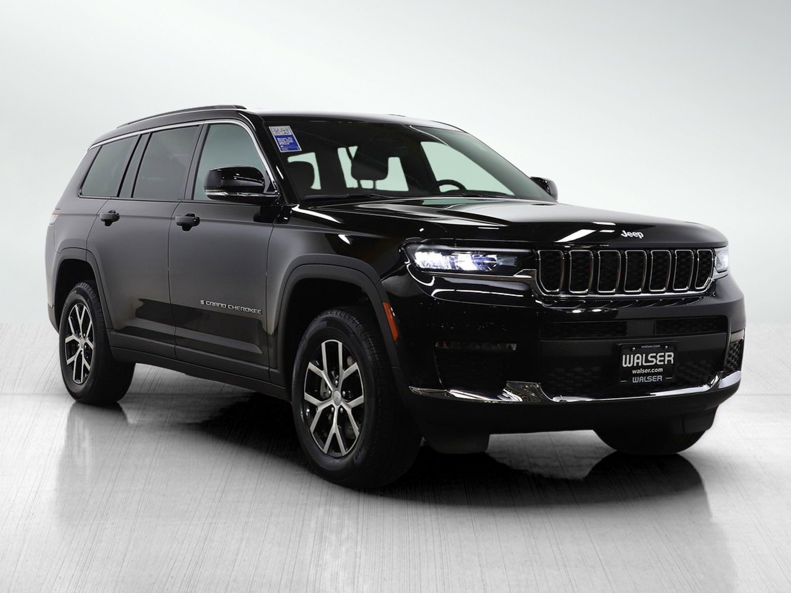 Used 2025 Jeep Grand Cherokee L Limited w/ Trailer Tow Package image 7