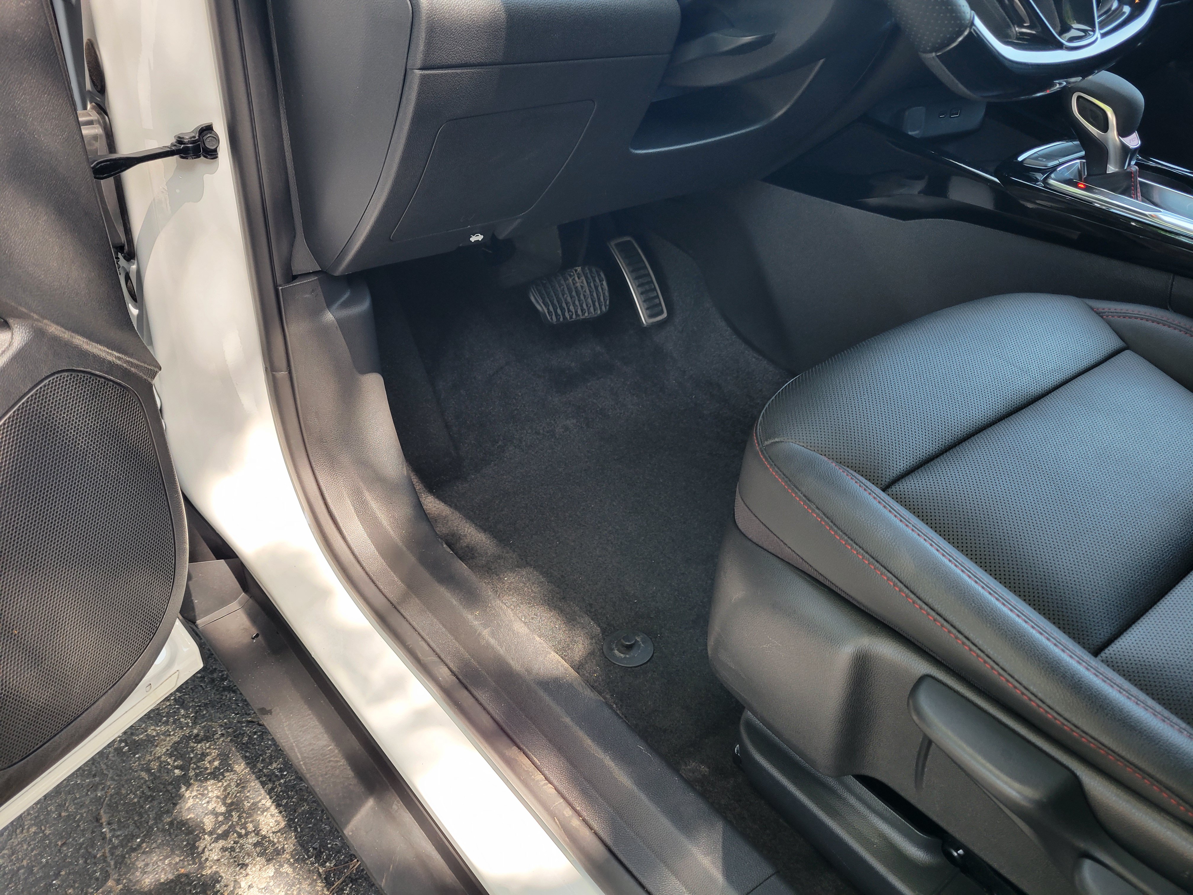 Certified 2024 Chevrolet Trax RS w/ Sunroof Package FWD image 21