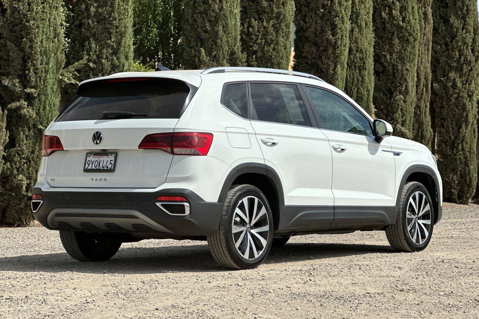 Certified 2024 Volkswagen Taos SE FWD image 3