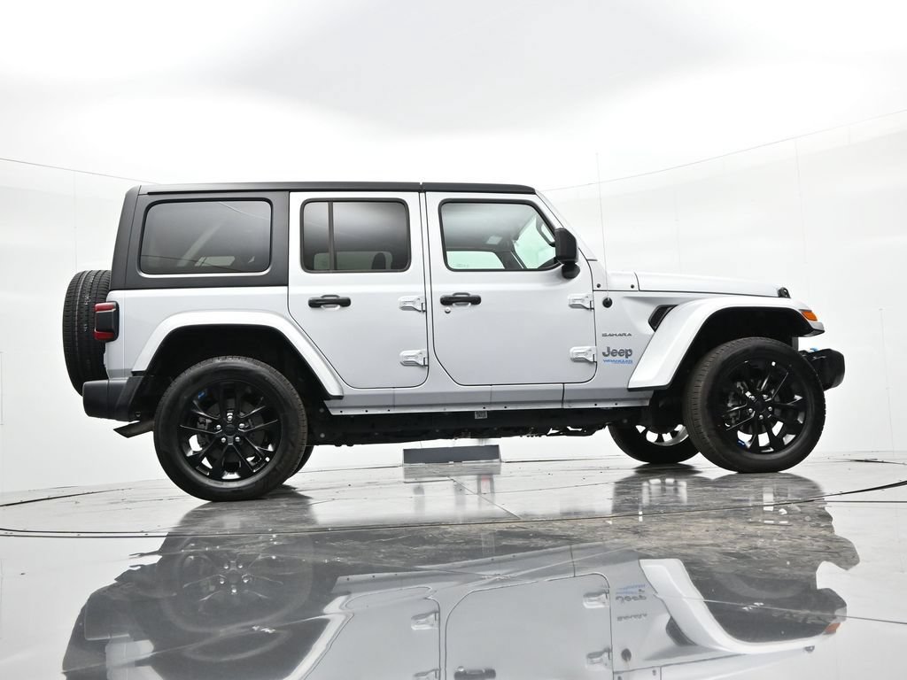 Used 2022 Jeep Wrangler Unlimited Sahara w/ Cold Weather Group AWD/4WD image 29