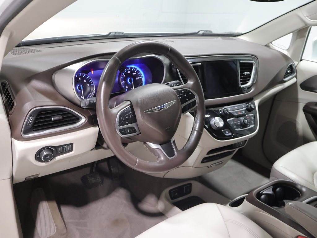Used 2018 Chrysler Pacifica Touring-L Plus FWD image 14
