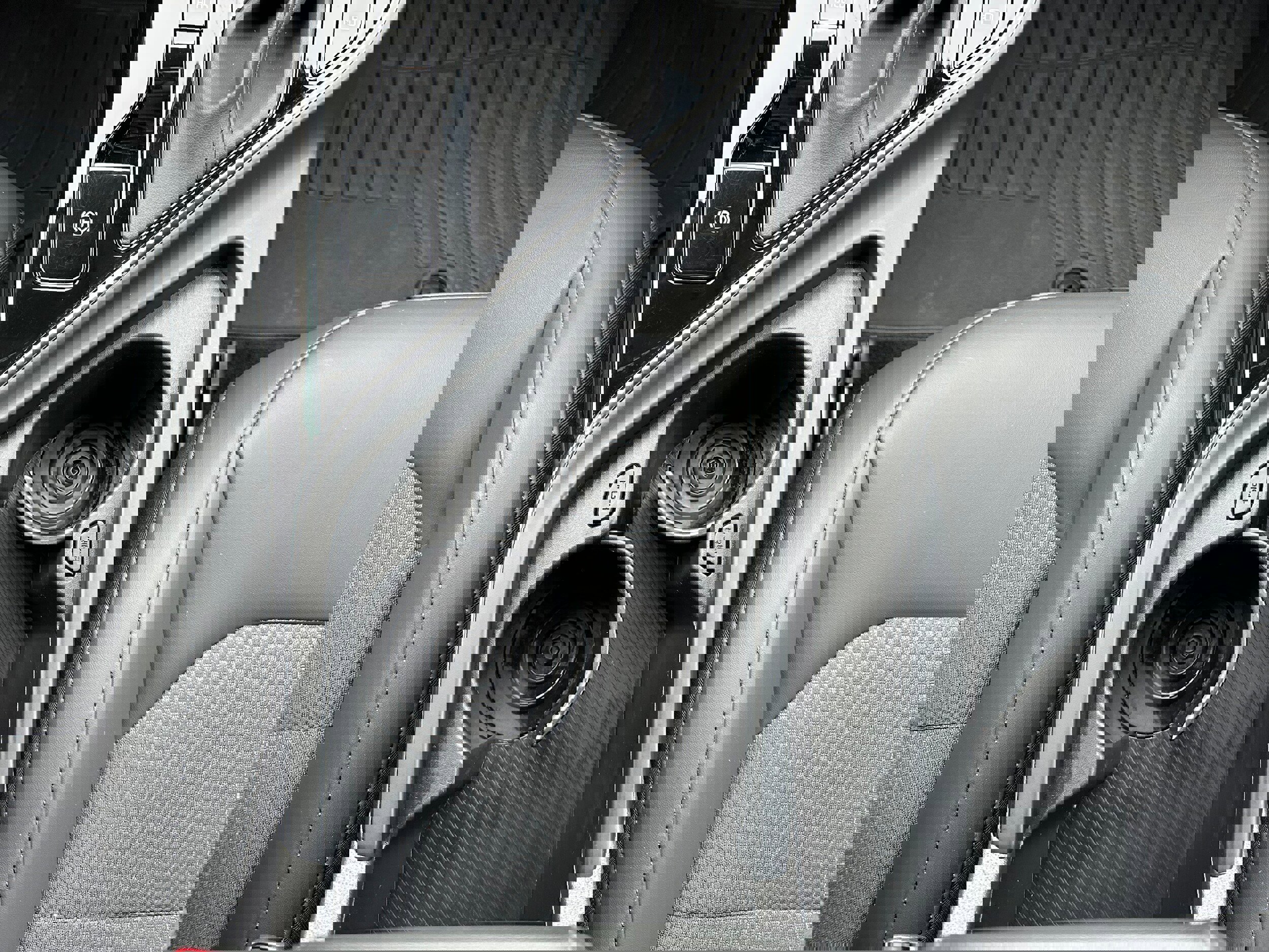 Used 2025 Kia Niro EX image 32