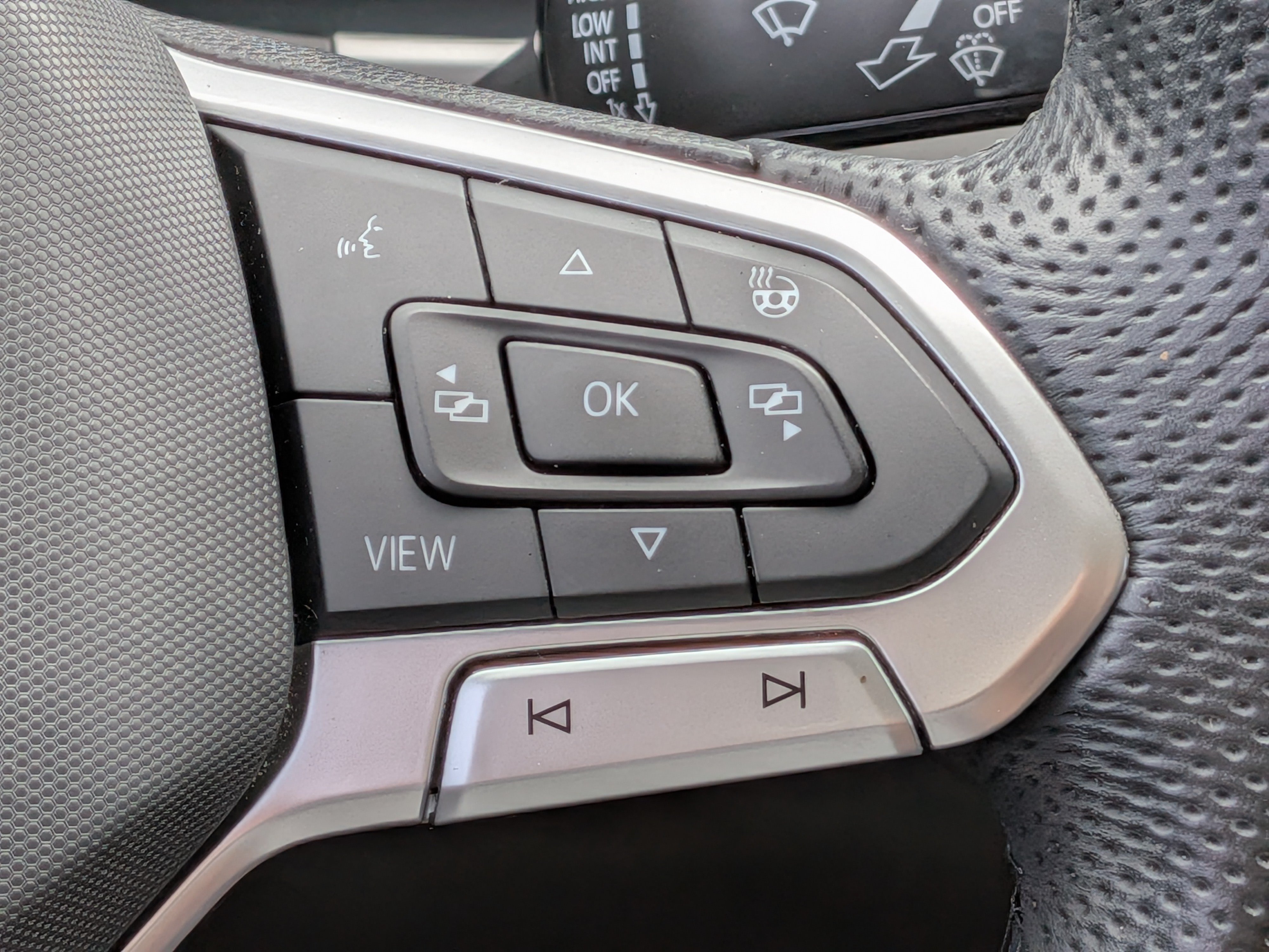 Used 2021 Volkswagen Atlas SEL R-Line FWD image 26