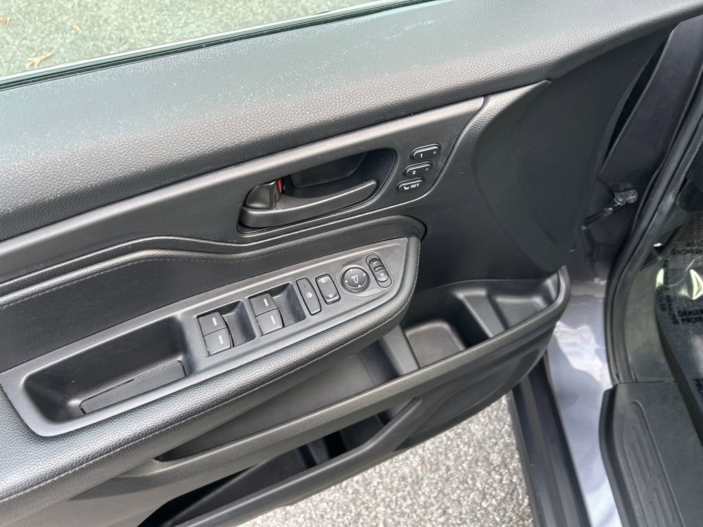 Used 2024 Honda Odyssey EX-L image 12