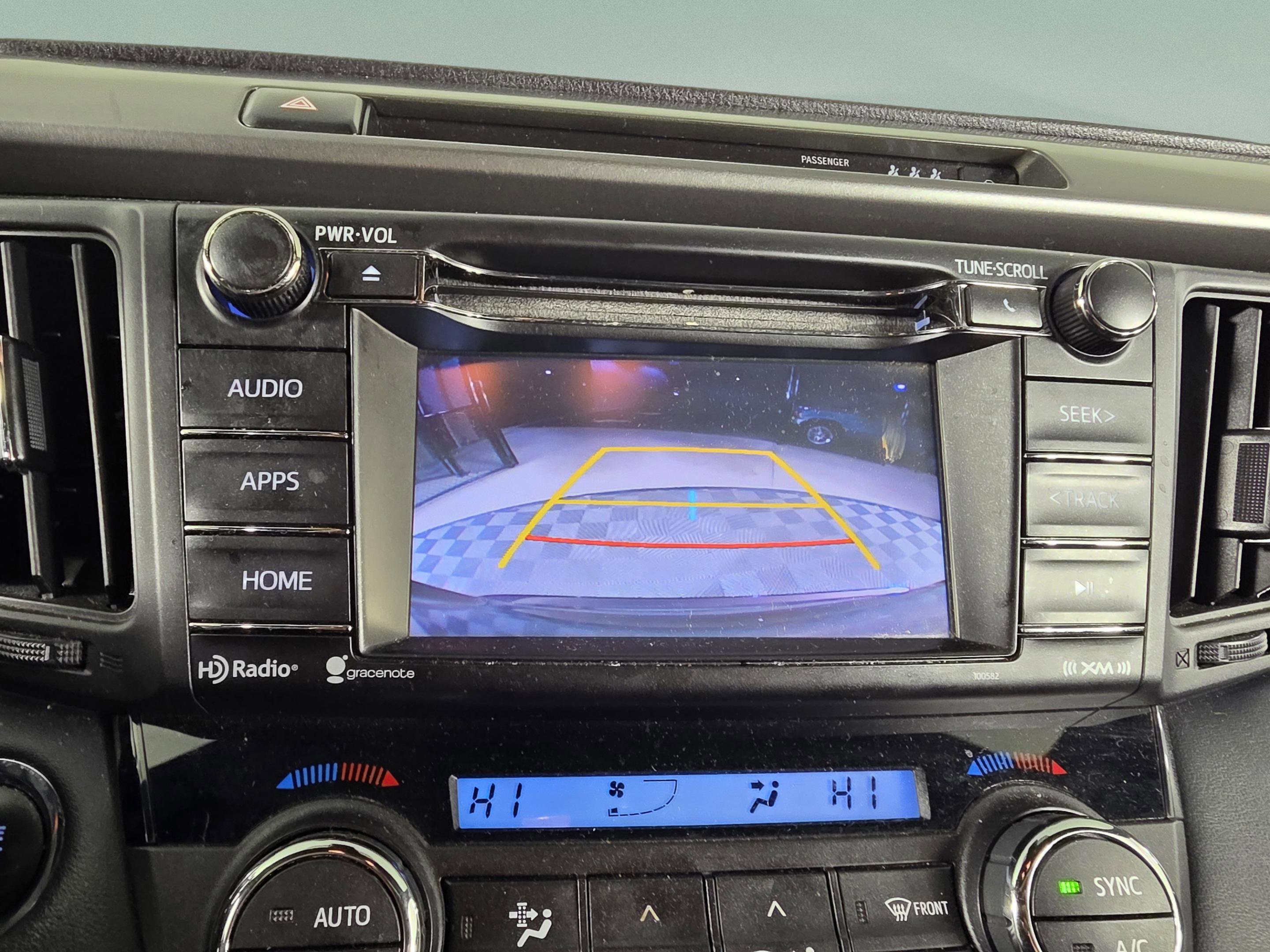 Used 2018 Toyota RAV4 SE image 15