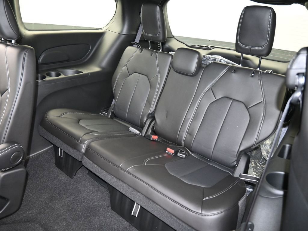 New 2026 Chrysler Voyager LX image 28