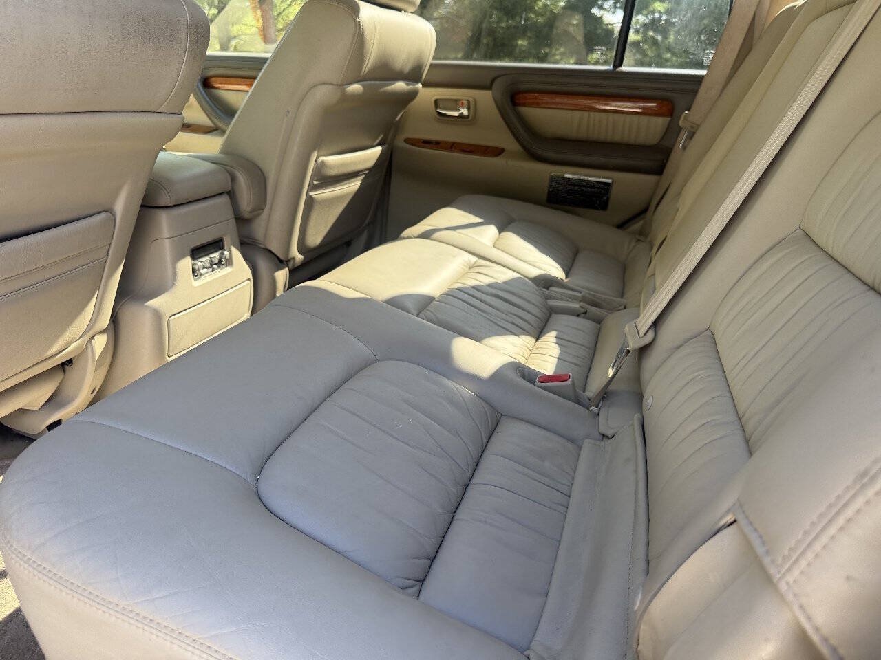 Used 2005 Lexus LX 470 4WD w/ Preferred Accessory Pkg image 23
