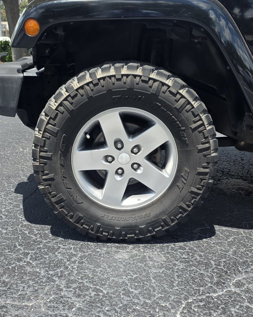 Used 2012 Jeep Wrangler Unlimited Rubicon w/ Connectivity Group AWD/4WD image 36