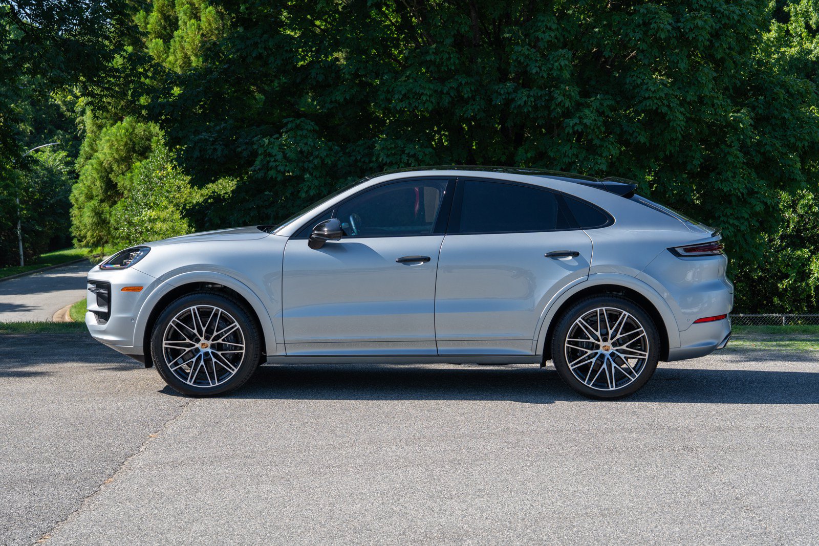 New 2026 Porsche Cayenne Coupe AWD/4WD image 2